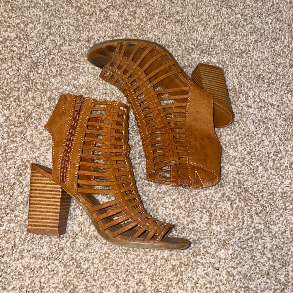 Brown/Tan Heels